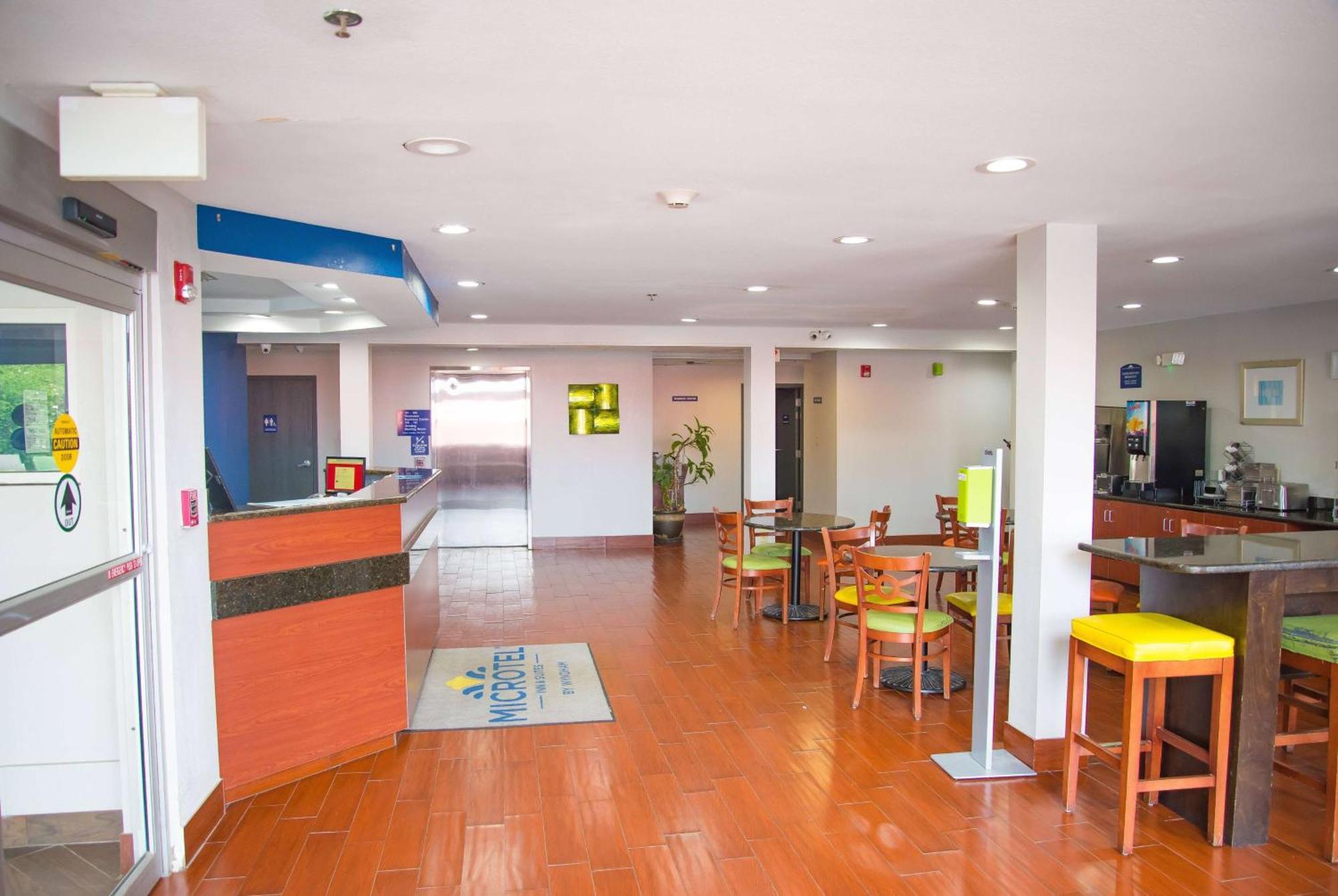 Microtel Inn & Suites By Wyndham Дафні Екстер'єр фото