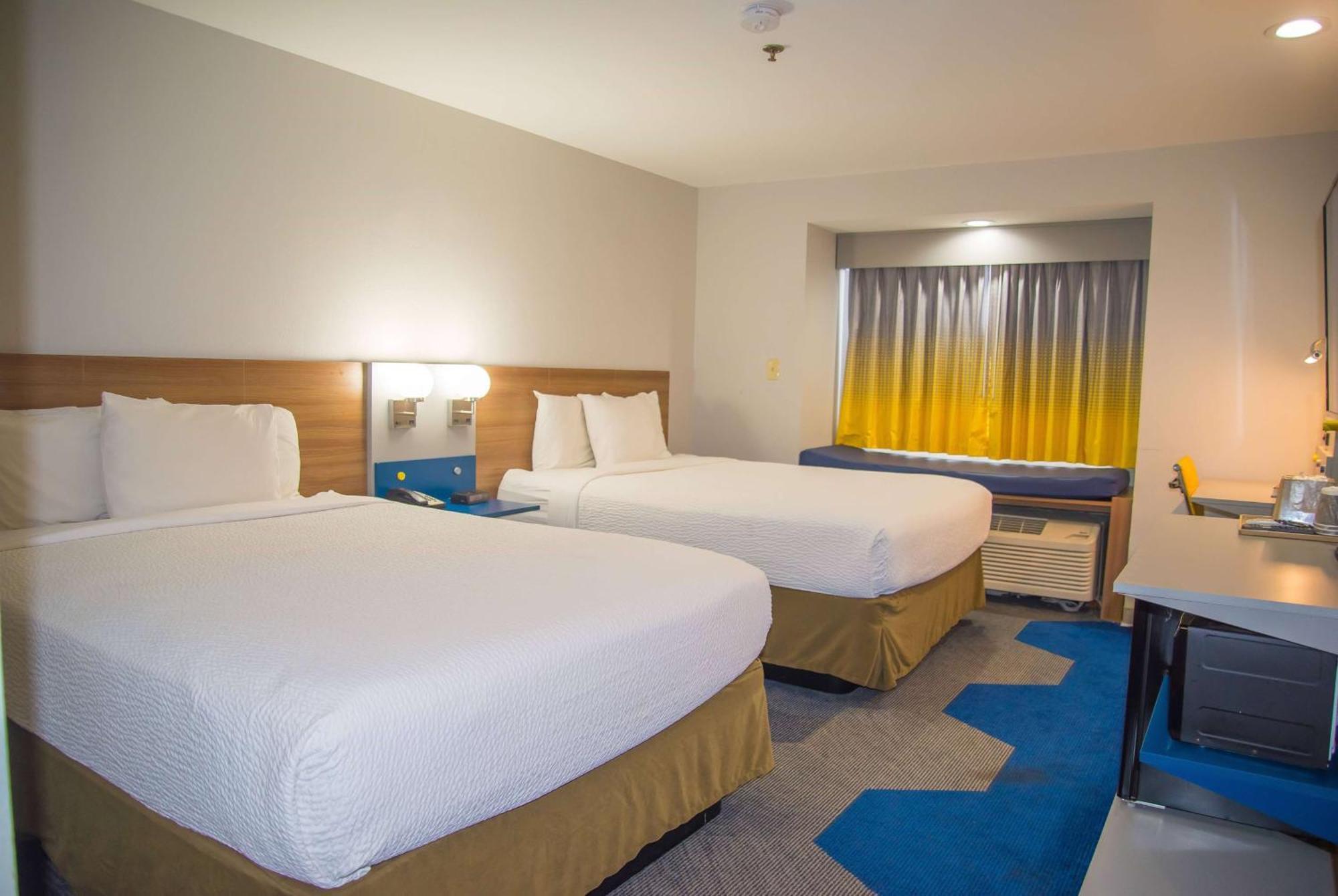 Microtel Inn & Suites By Wyndham Дафні Екстер'єр фото